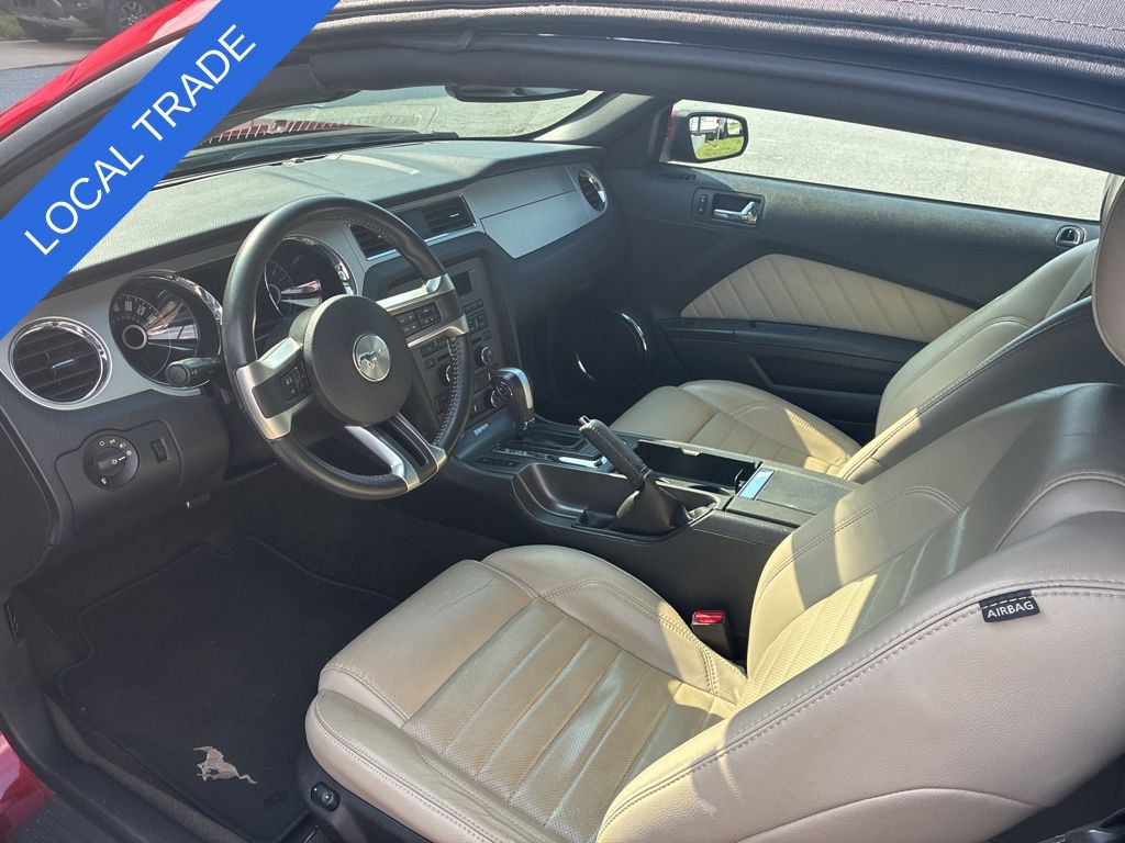2014 Ford Mustang V6 Premium photo 3