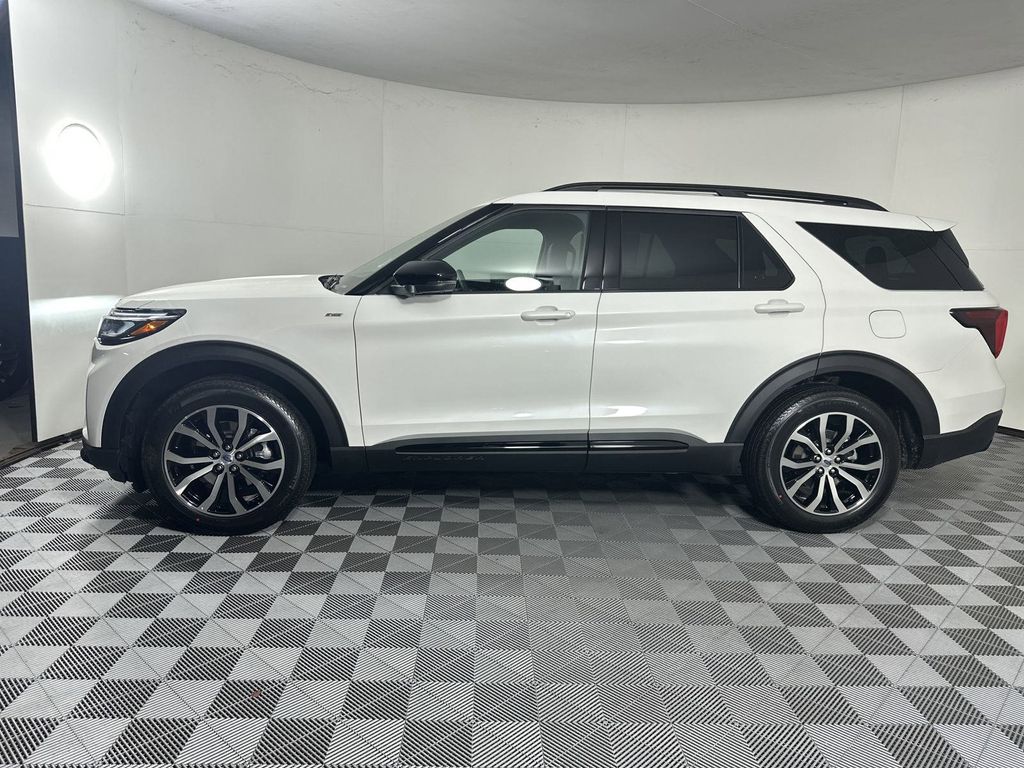 2025 Ford Explorer ST-Line photo 4