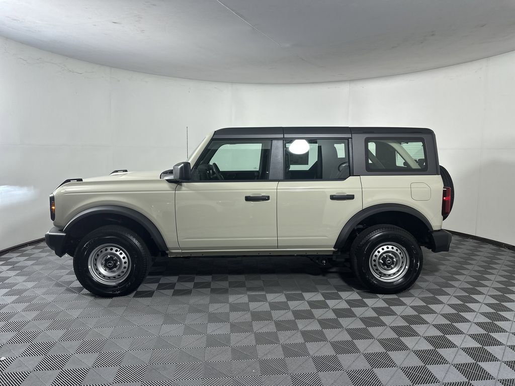 2025 Ford Bronco Base photo 2