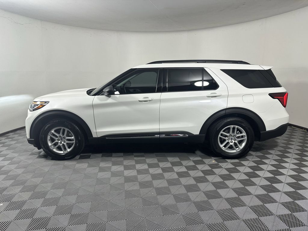 2025 Ford Explorer photo 3