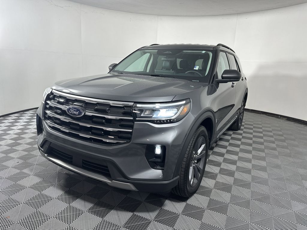 2025 Ford Explorer photo 4