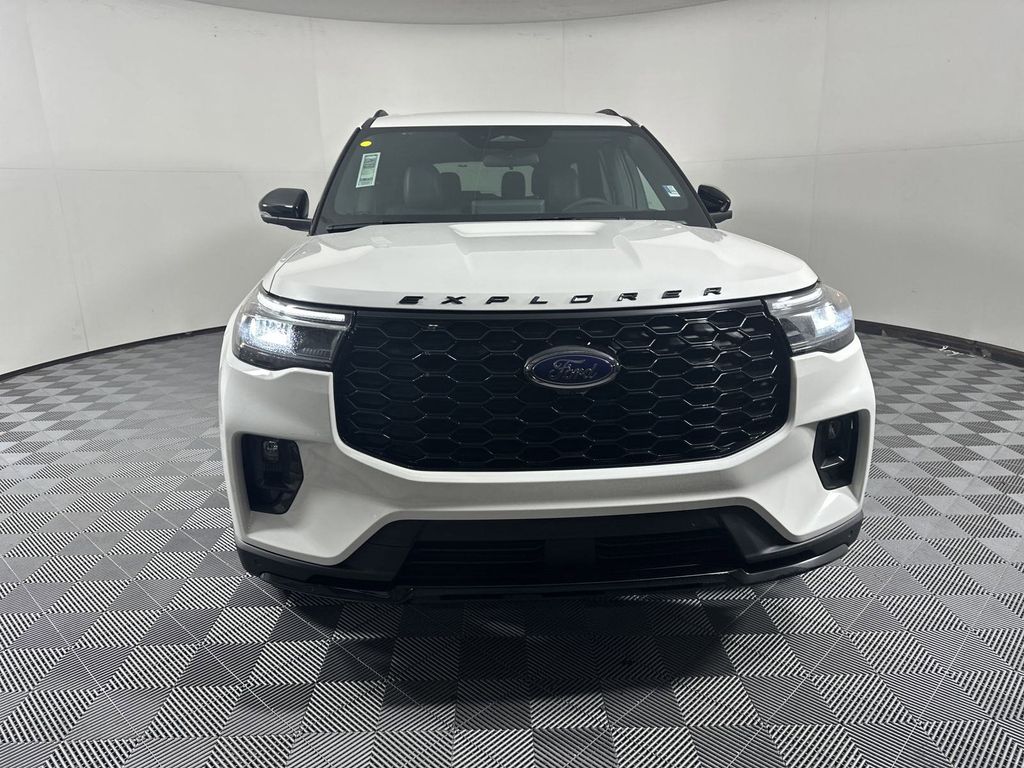 2025 Ford Explorer ST-Line photo 2