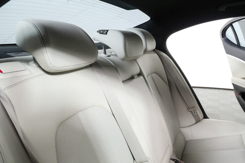 2025 GENESIS G70 Standard - Photo 21
