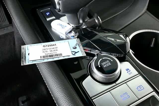 2025 GENESIS G70 Standard - Photo 25