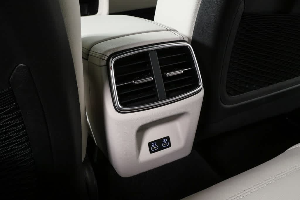2025 GENESIS G70 Standard - Photo 19