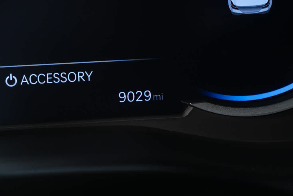 2025 GENESIS G70 Standard - Photo 11