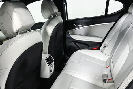 2025 GENESIS G70 Standard - Photo 25