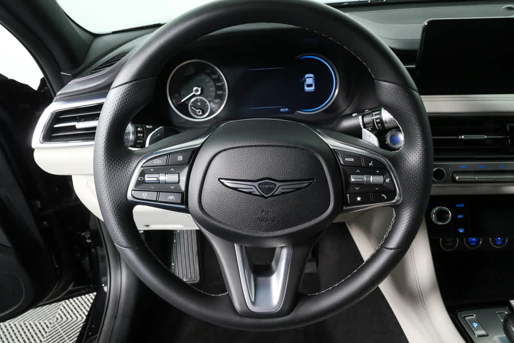 2025 GENESIS G70 Standard - Photo 8
