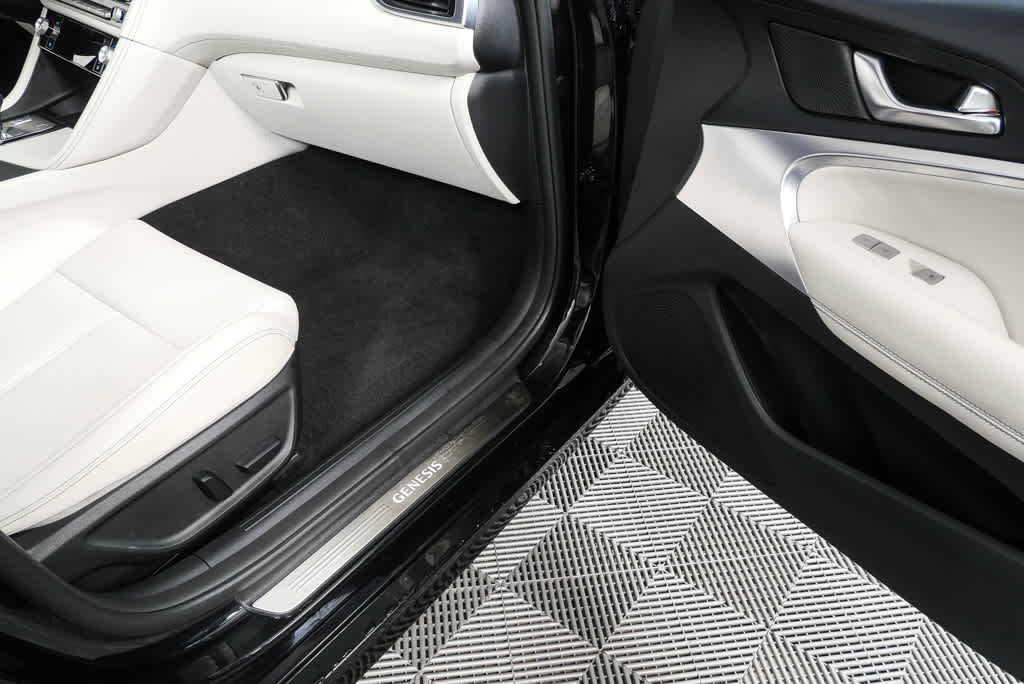 2025 GENESIS G70 Standard - Photo 24