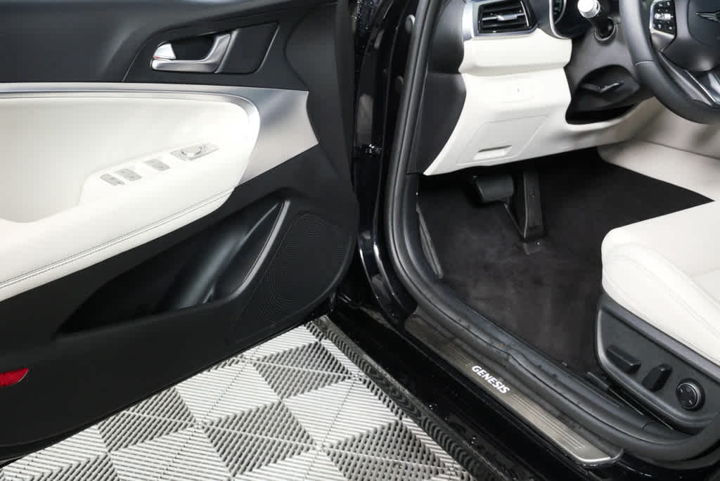 2025 GENESIS G70 Standard - Photo 7