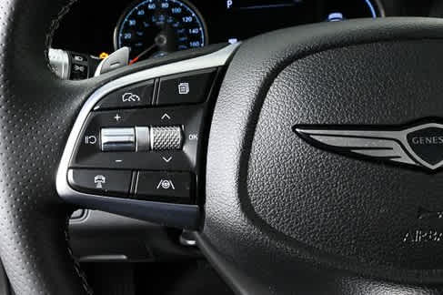 2025 GENESIS G70 Standard - Photo 17