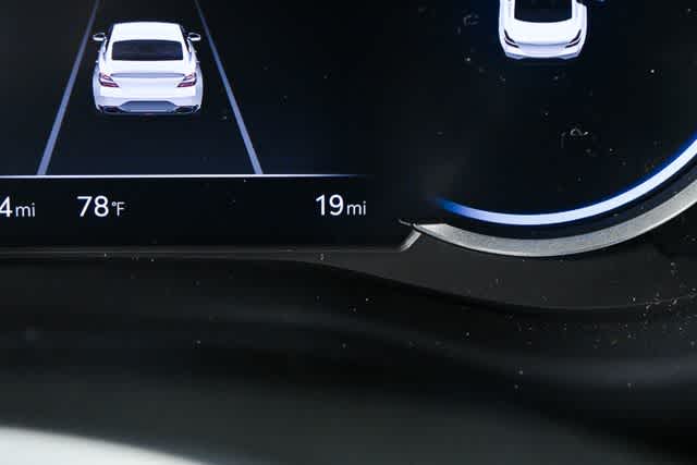 2025 GENESIS G70 Standard - Photo 16