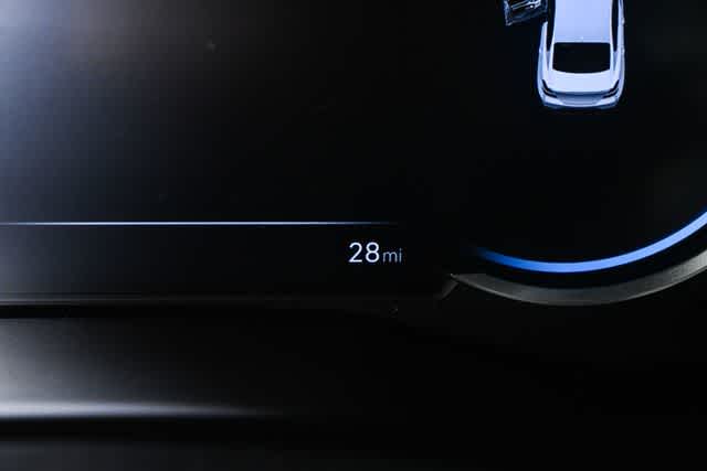 2025 GENESIS G70 Standard - Photo 16