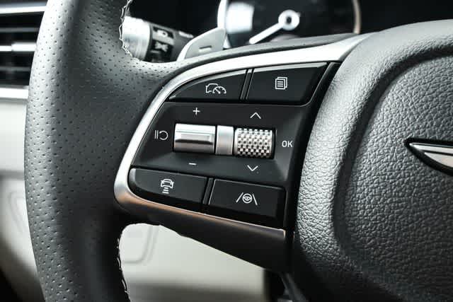 2025 GENESIS G70 Standard - Photo 17