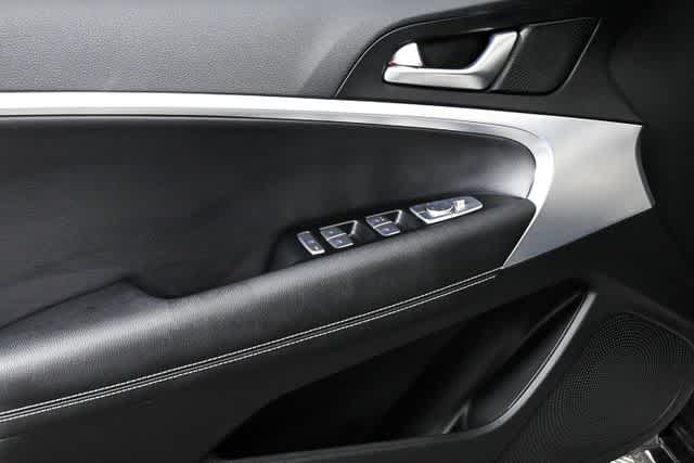 2025 GENESIS G70 Standard - Photo 13