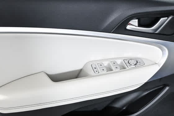 2025 GENESIS G70 Standard - Photo 13