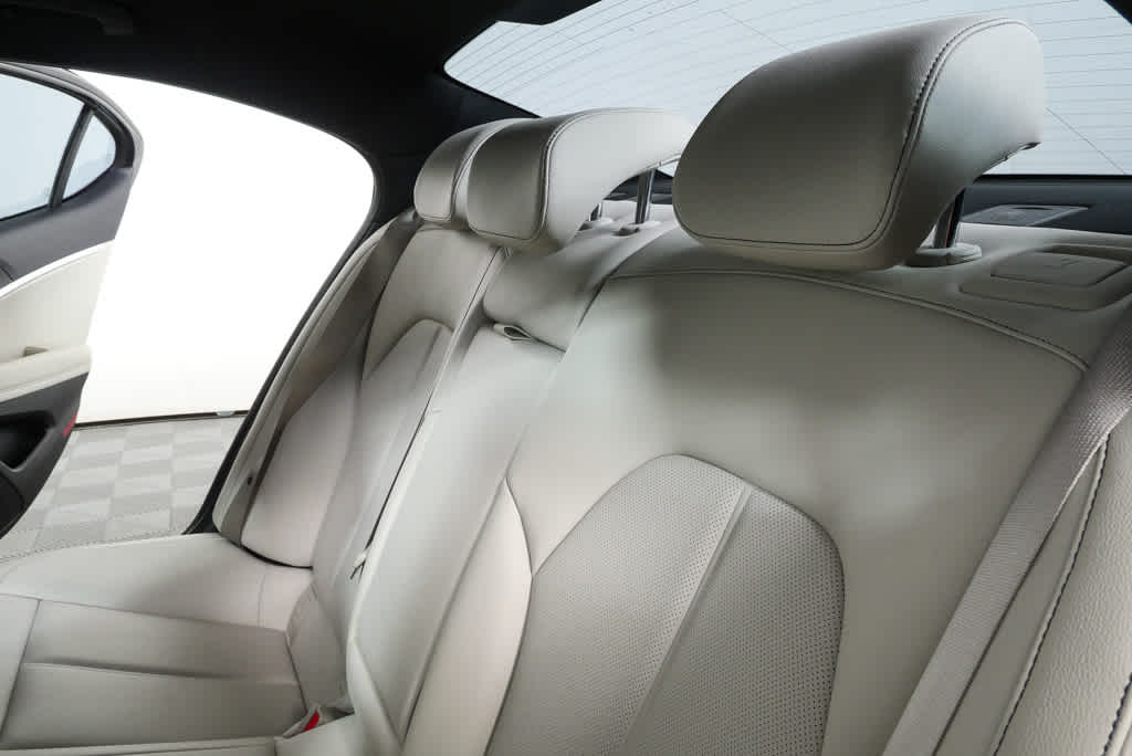 2025 GENESIS G70 Standard - Photo 20