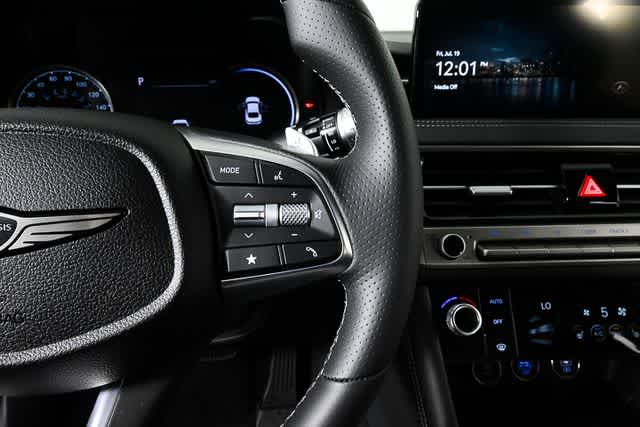 2025 GENESIS G70 Standard - Photo 18