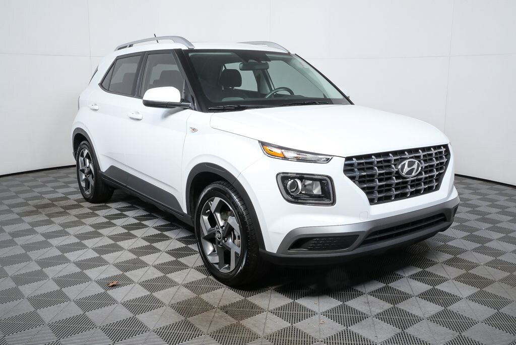 Used 2023 Hyundai Venue SEL SUV