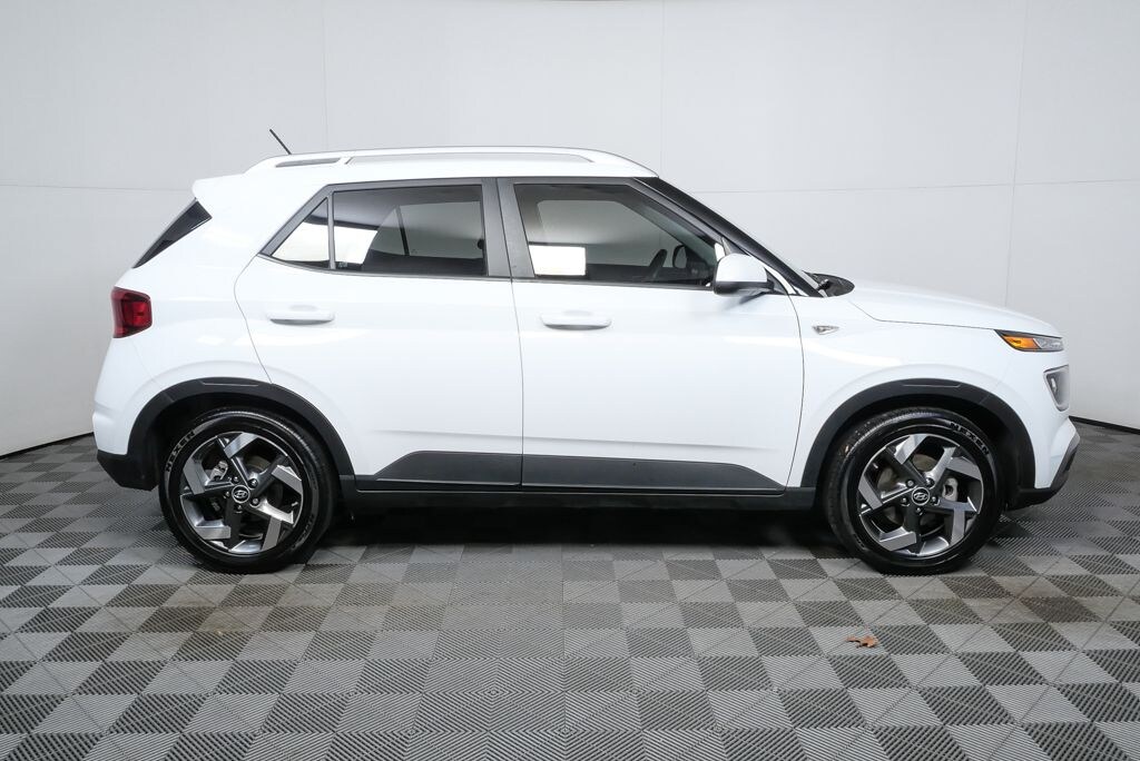 Used 2023 Hyundai Venue SEL SUV