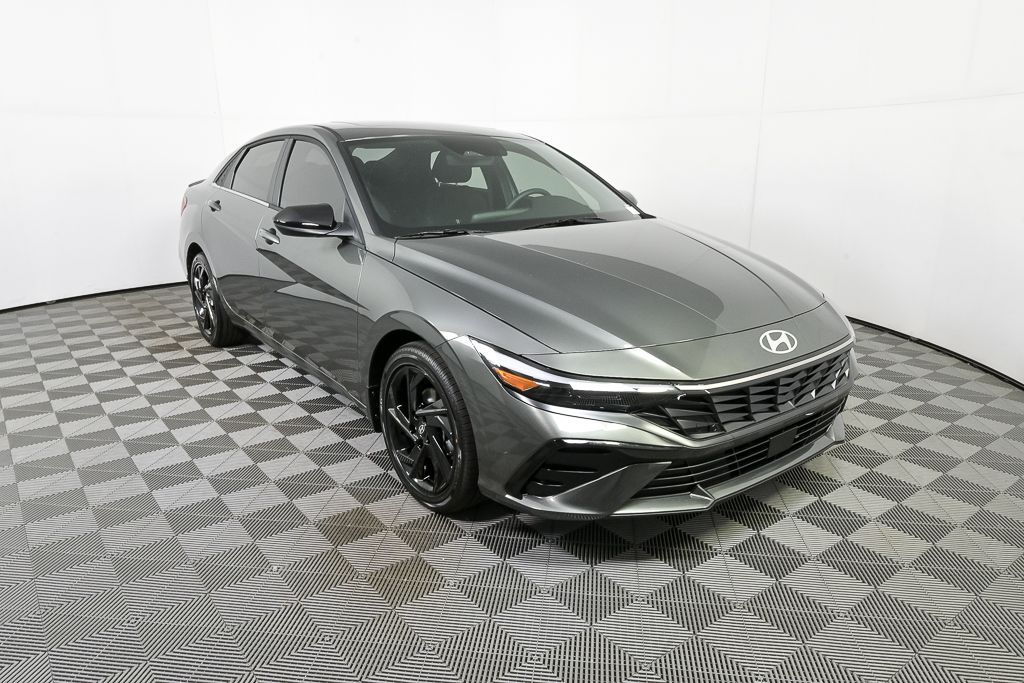 2026 Hyundai Elantra SEL Sport photo 4