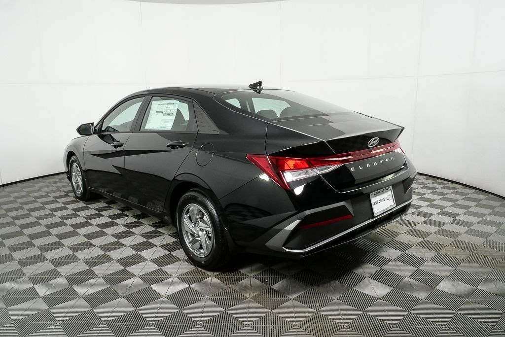 New 2026 Hyundai Elantra SE Sedan