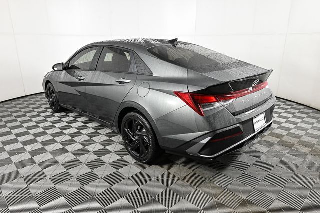 2026 Hyundai Elantra SEL Sport photo 3