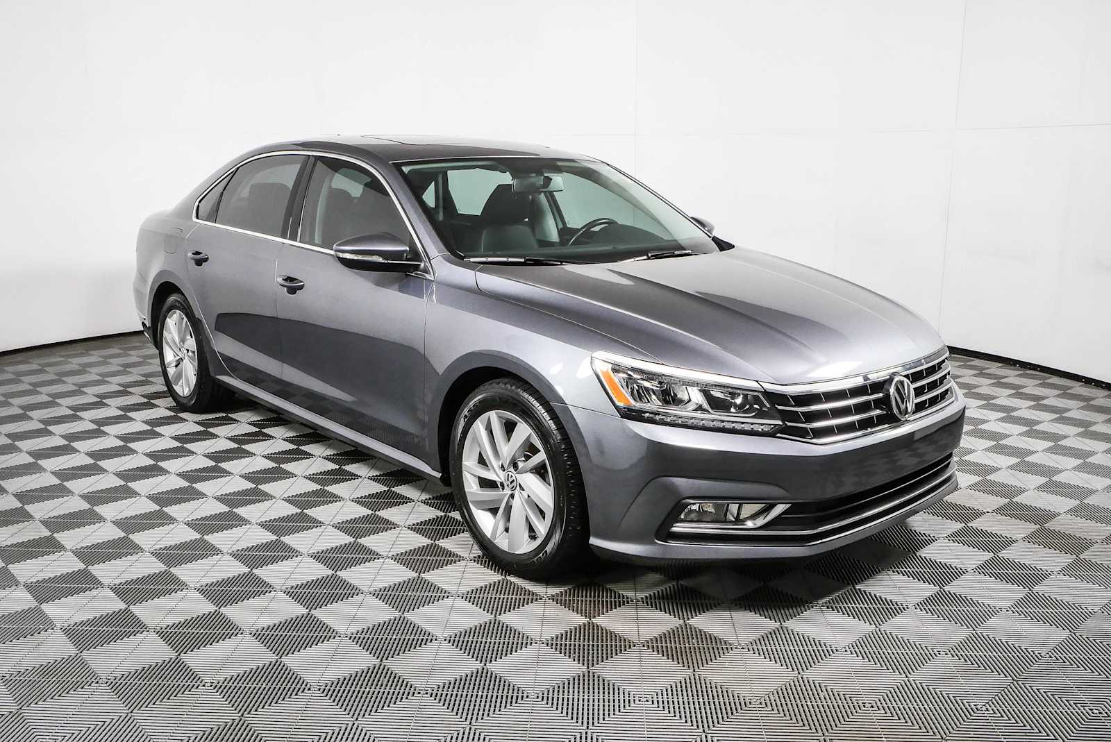 2018 Volkswagen Passat 2.0T SE Auto's photo