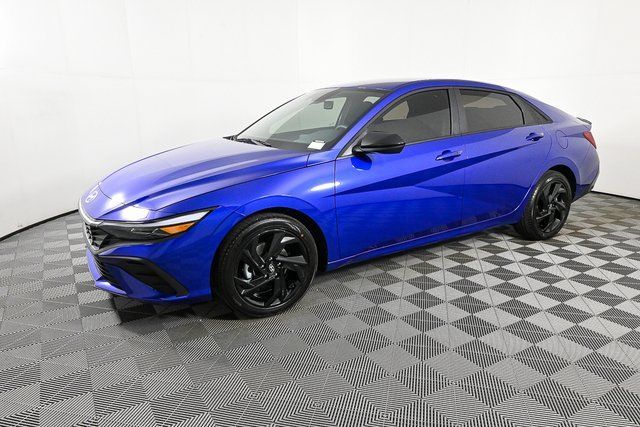 2026 Hyundai Elantra SEL Sport photo 2