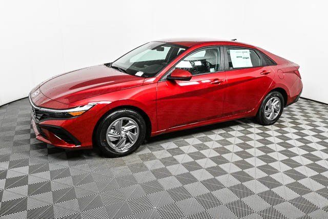 2025 Hyundai Elantra SE photo 4