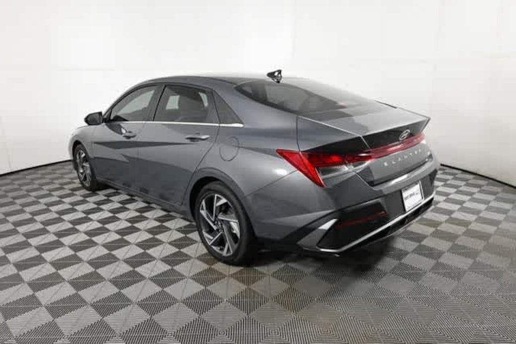 New 2025 Hyundai Elantra Hybrid Limited DCT