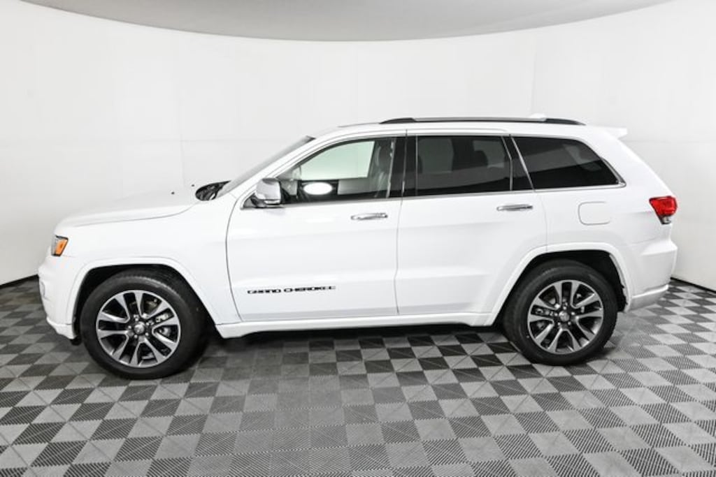 Used 2017 Jeep Grand Cherokee Overland SUV
