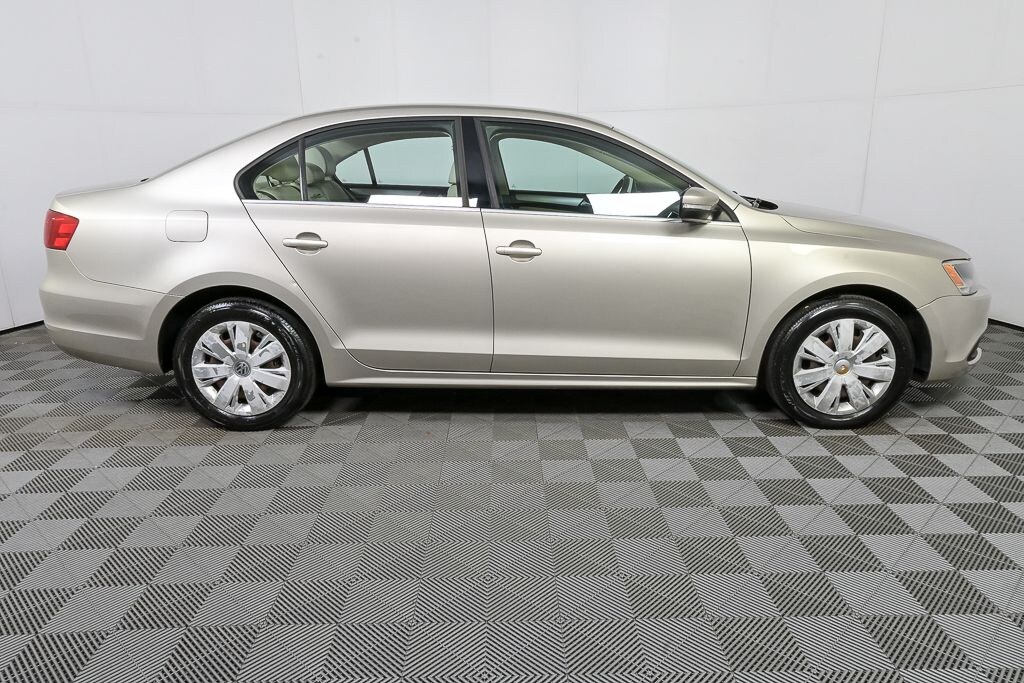 Used 2013 Volkswagen Jetta 2.5L SE Sedan