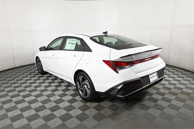 2025 Hyundai Elantra SEL Sport photo 3