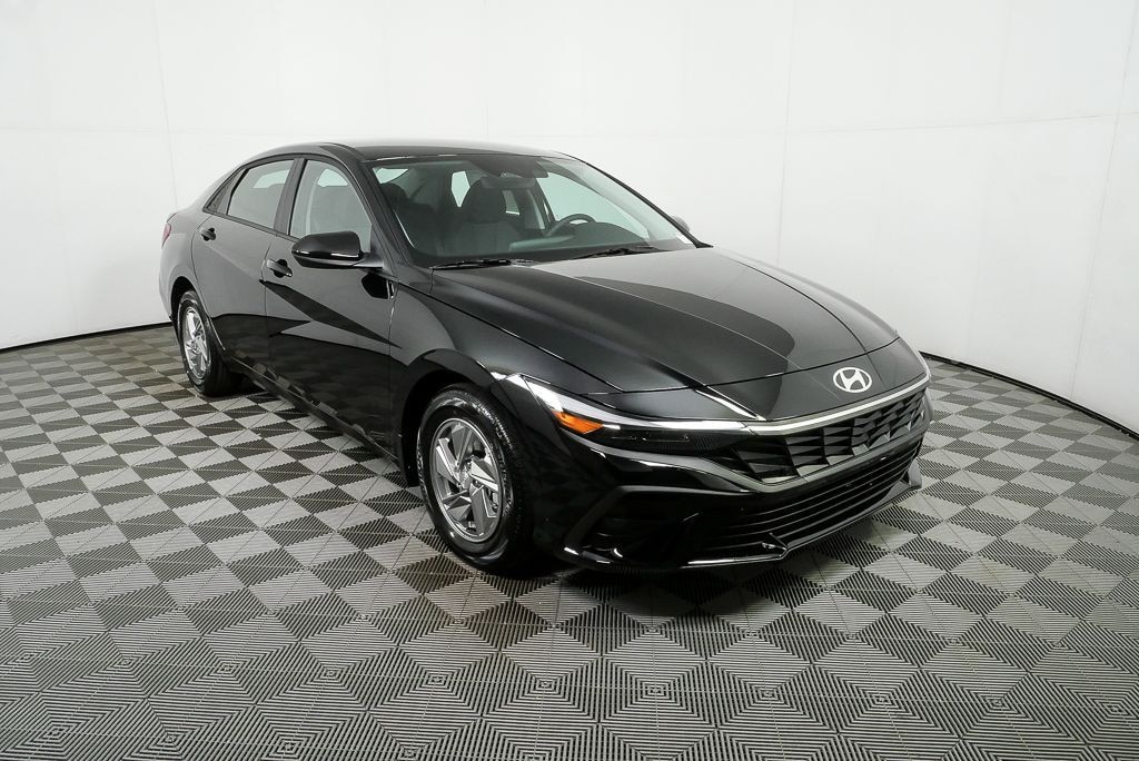 New 2026 Hyundai Elantra SE Sedan