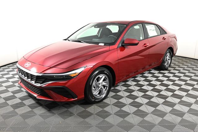 2026 Hyundai Elantra SE photo 3