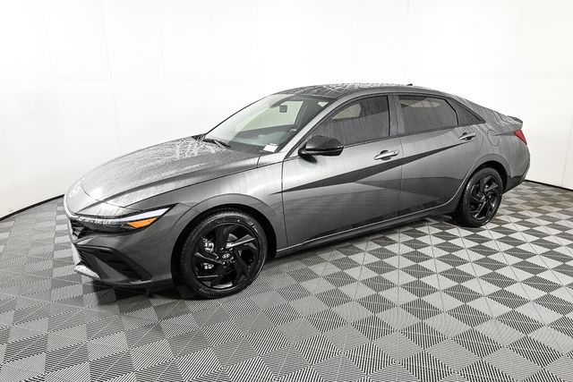 2026 Hyundai Elantra SEL Sport photo 2