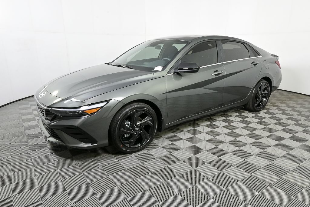 2026 Hyundai Elantra SEL Sport photo 2