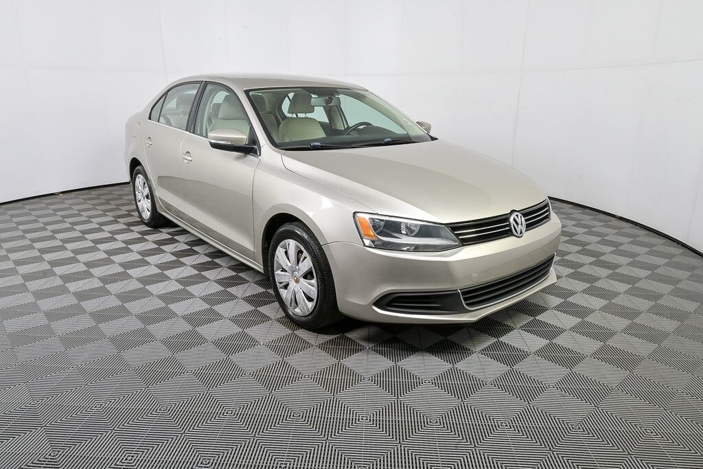 Used 2013 Volkswagen Jetta 2.5L SE Sedan