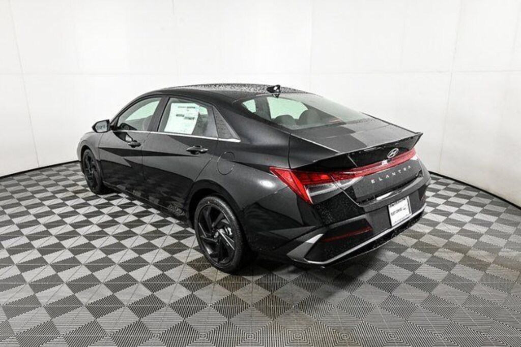 New 2026 Hyundai Elantra SEL Sedan