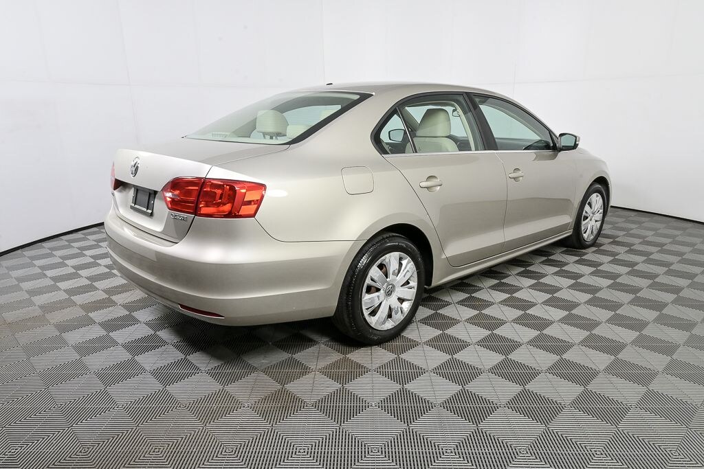 Used 2013 Volkswagen Jetta 2.5L SE Sedan