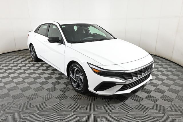 2025 Hyundai Elantra SEL Sport photo 4