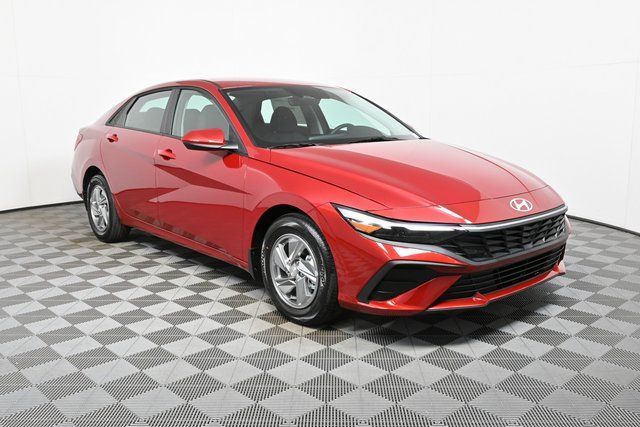 2026 Hyundai Elantra SE photo 4
