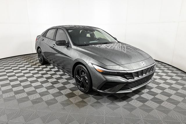 2026 Hyundai Elantra SEL Sport photo 4