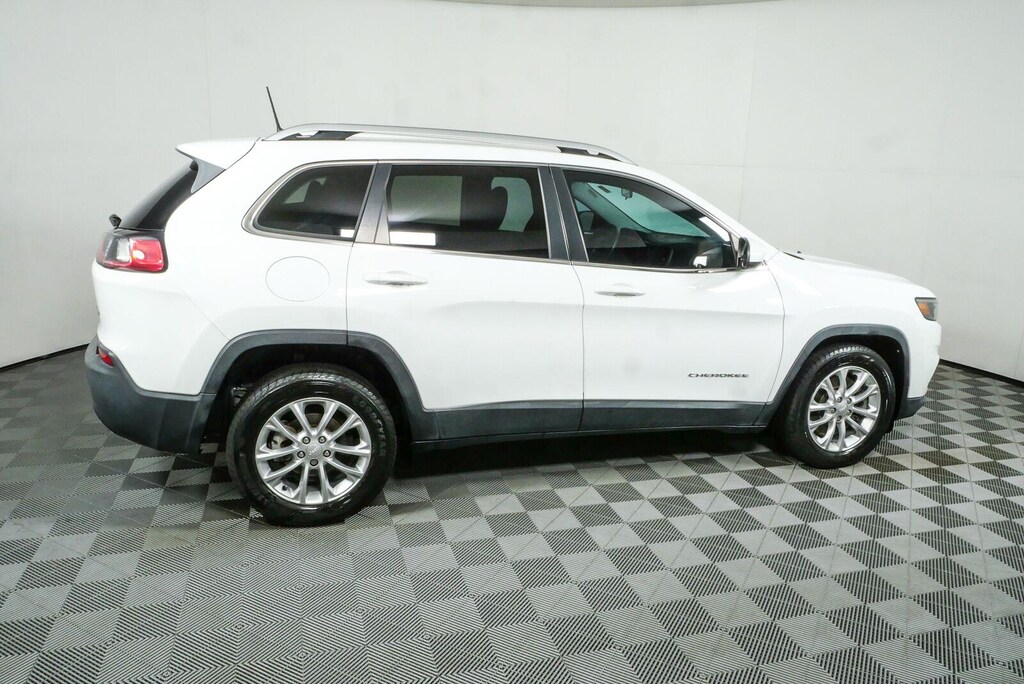 Used 2019 Jeep Cherokee Latitude SUV