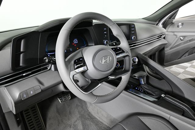 2025 Hyundai Elantra SEL Sport photo 4