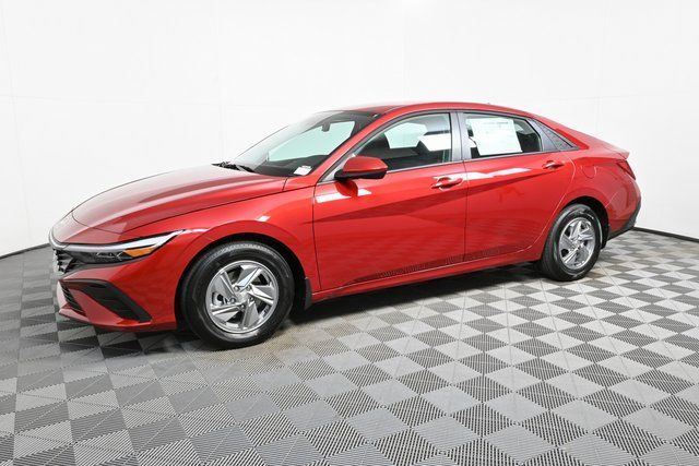 2026 Hyundai Elantra SE photo 2