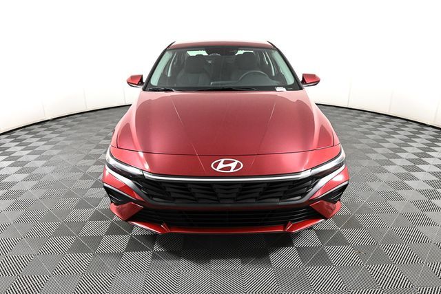 2026 Hyundai Elantra SE photo 2