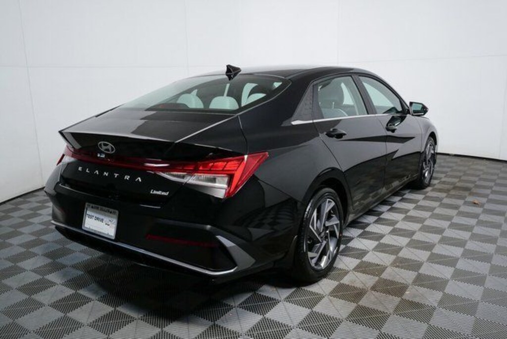 New 2026 Hyundai Elantra Limited Sedan