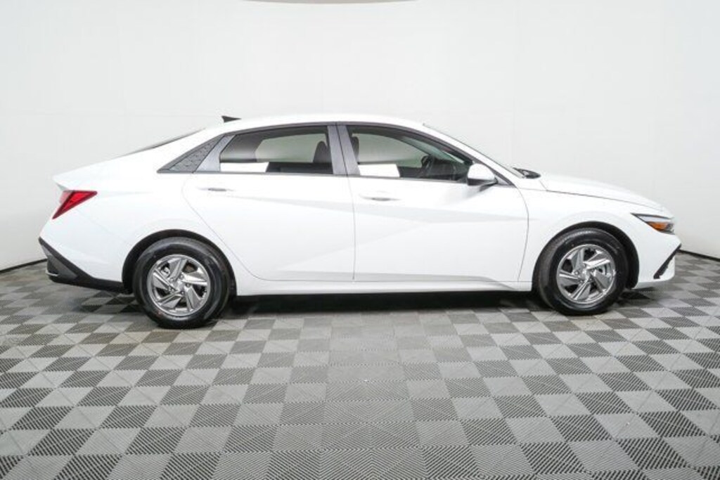 New 2026 Hyundai Elantra SE Sedan